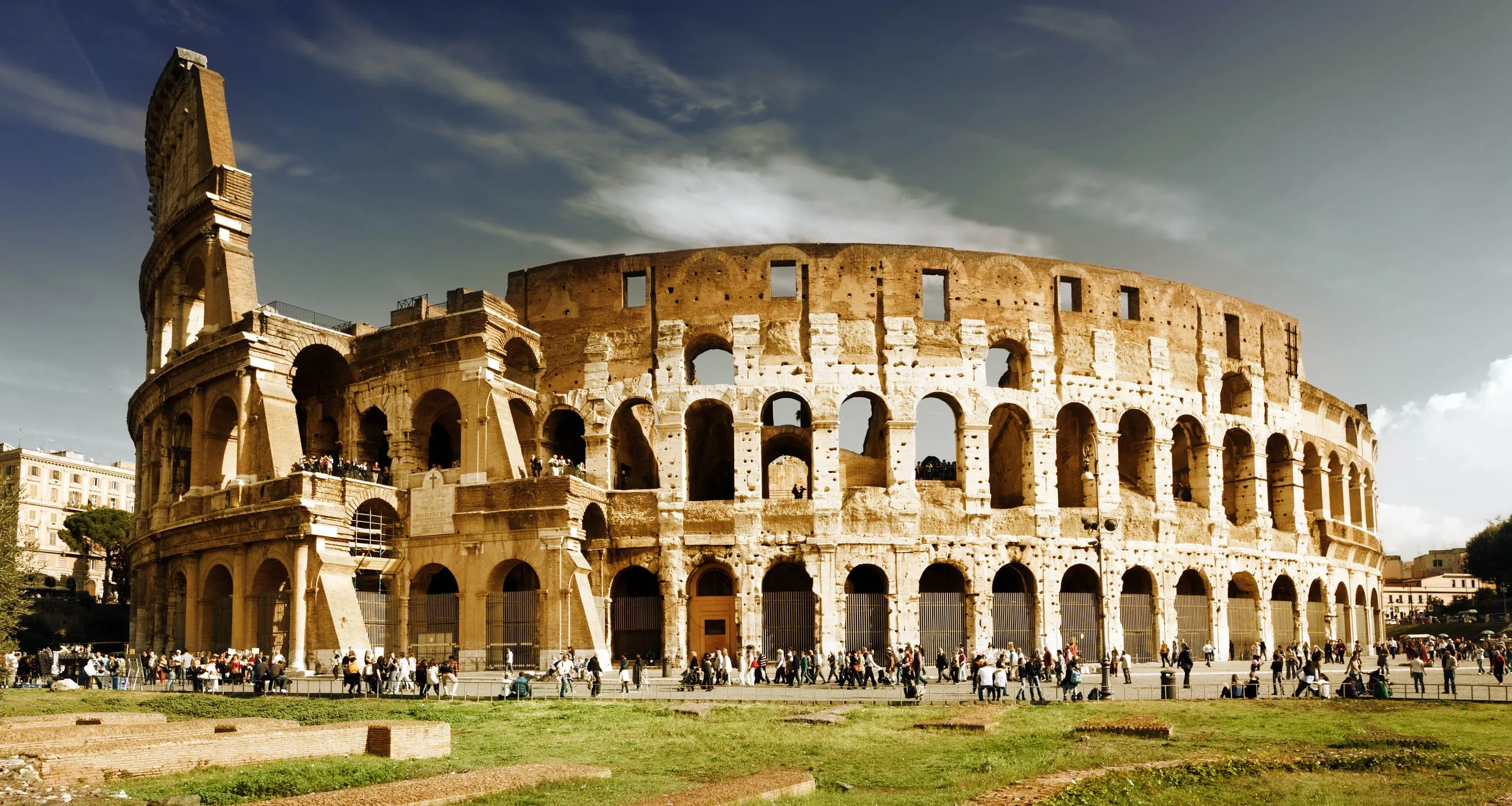 bieu-tuong-la-ma-dau-truong-colosseum